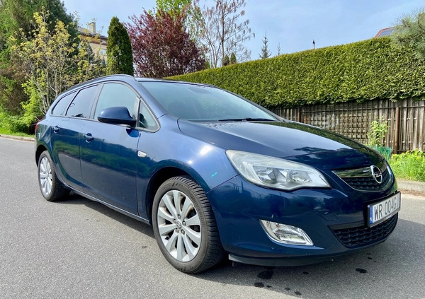 Opel Astra cena 27900 przebieg: 230000, rok produkcji 2011 z Radom małe 352